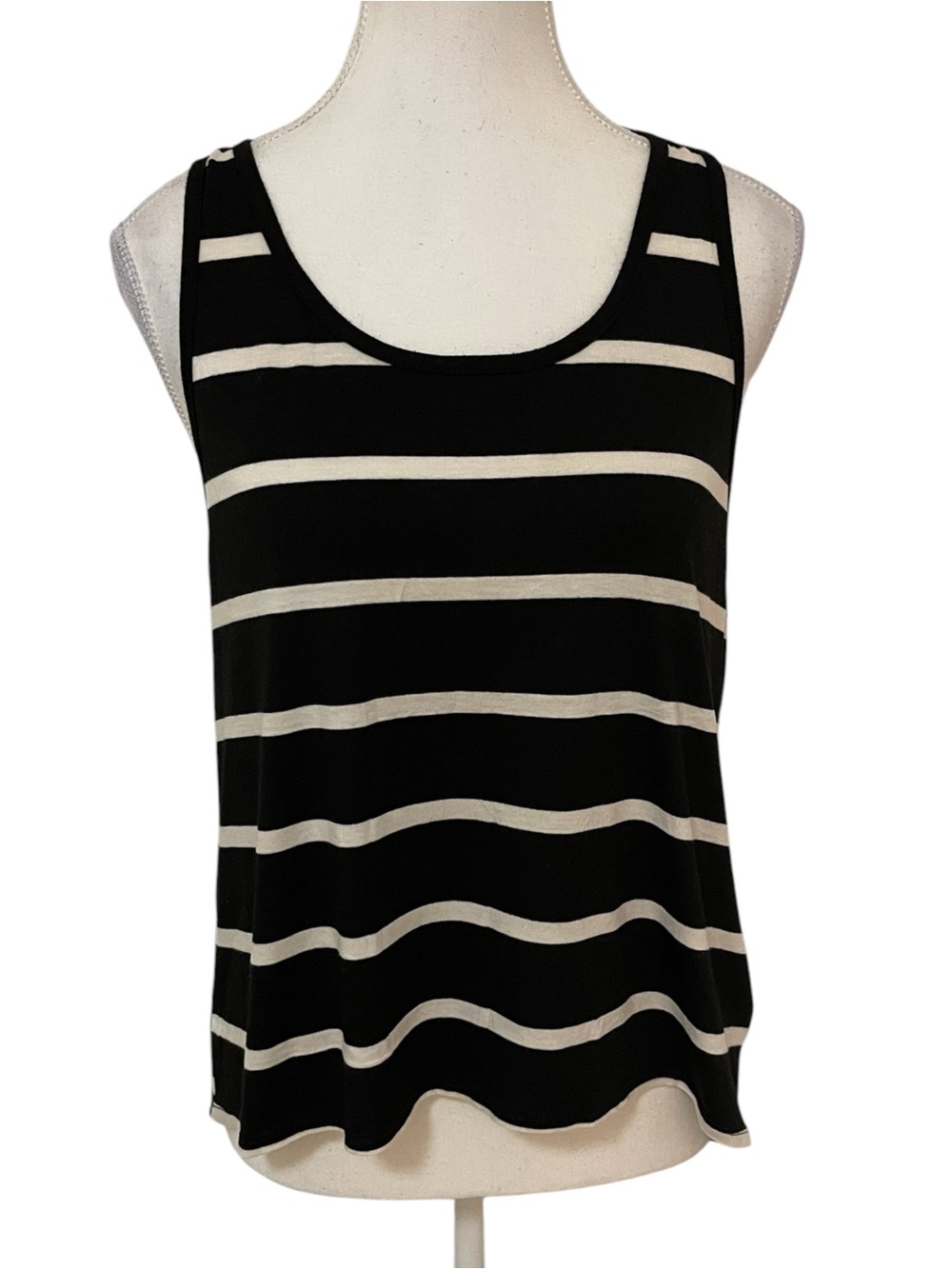 Forever 21 Black and White Striped Scoop Tank Top Size Small